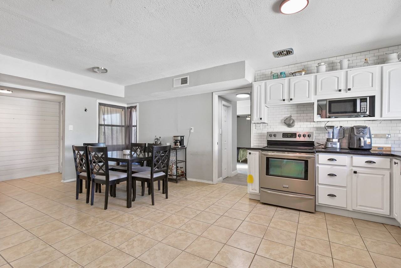 1706 College Ave - Photo 4 of 34