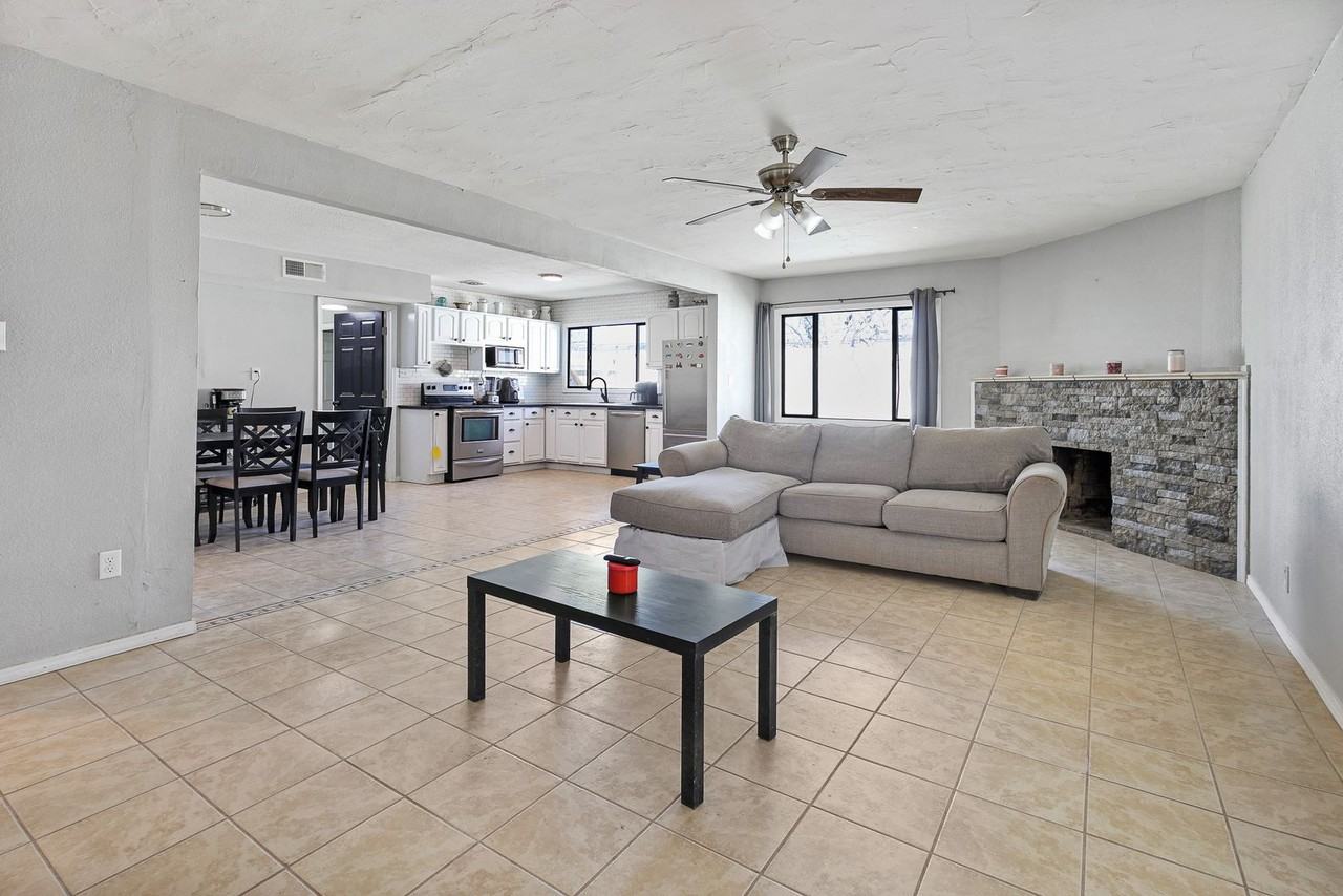 1706 College Ave - Photo 5 of 34