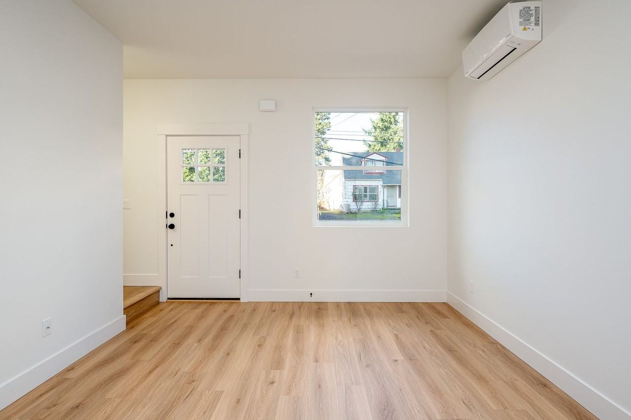 12098 Se Market St - Photo 4 of 8