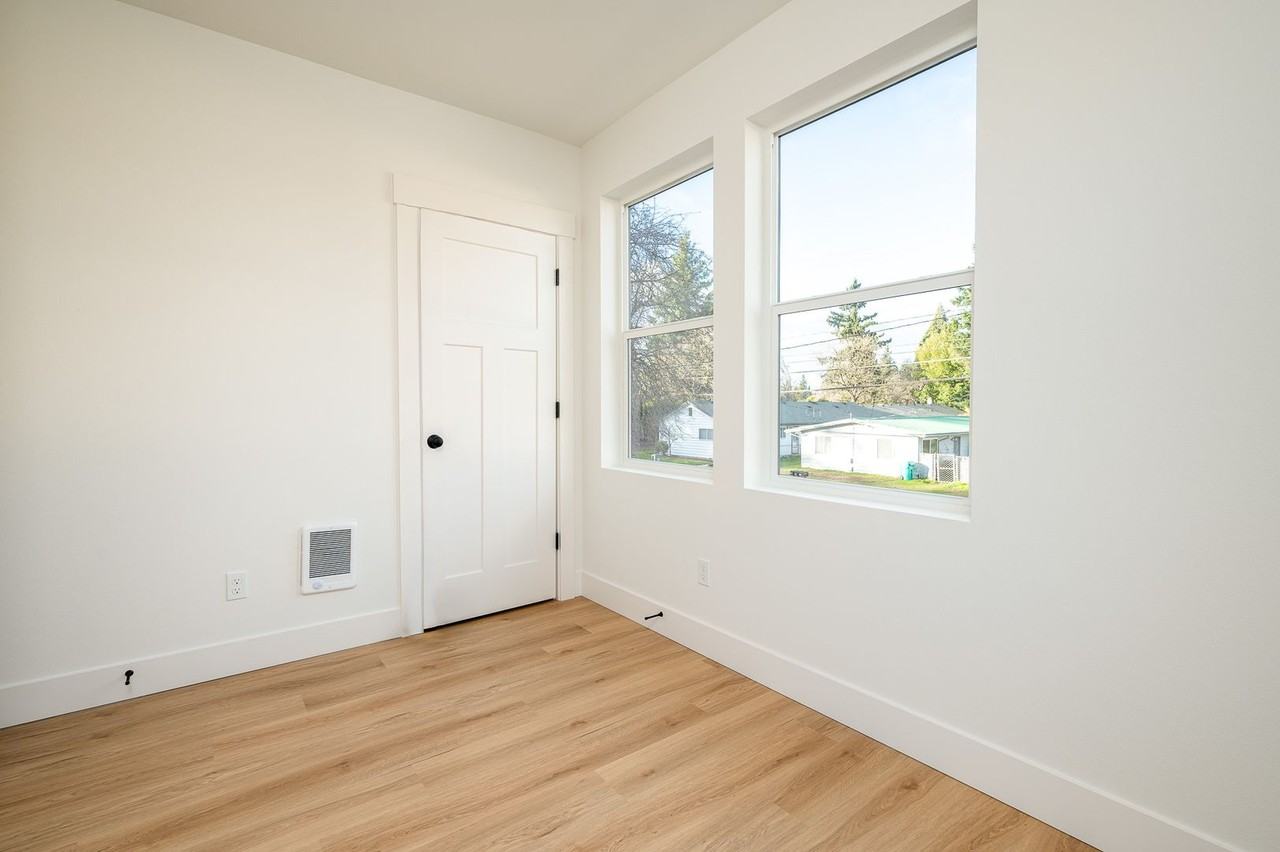 12098 Se Market St - Photo 5 of 8