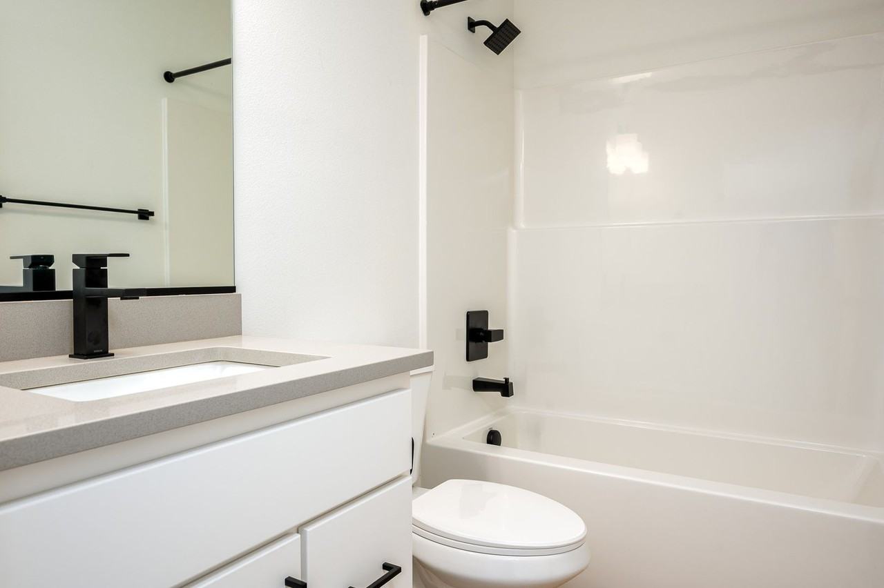 12098 Se Market St - Photo 6 of 8