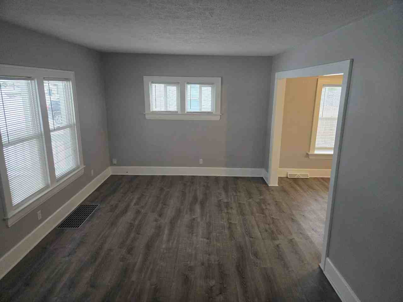 1646 Union St - Photo 5 of 34