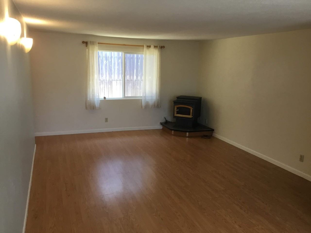 524 W 27th Pl - Photo 3 of 16