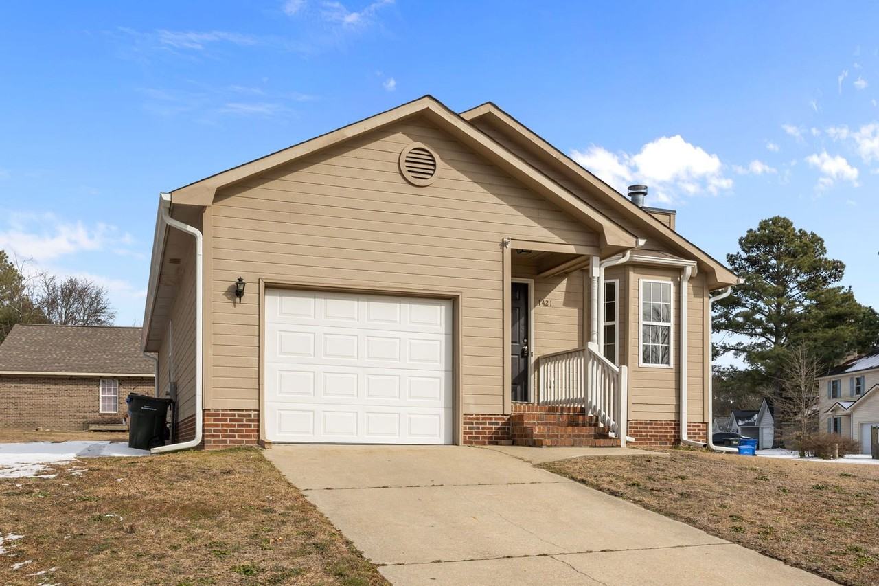 1421 Matilda Ct - Photo 3 of 30