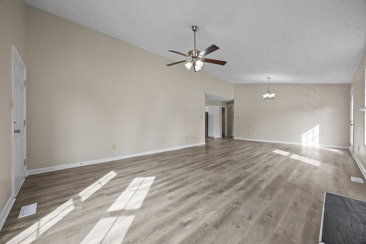 1421 Matilda Ct - Photo 5 of 30