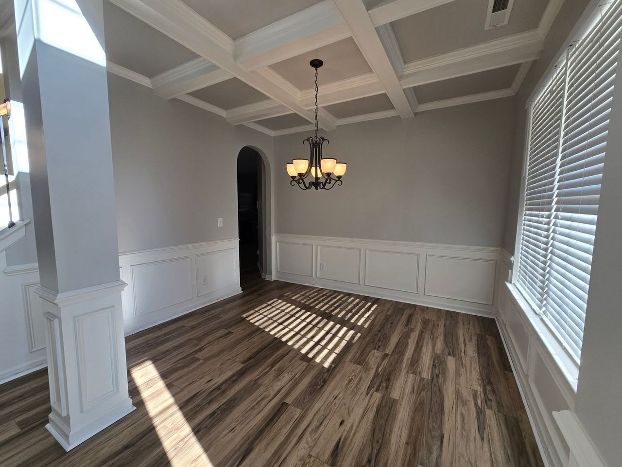 156 Salisbury Ln - Photo 2 of 16