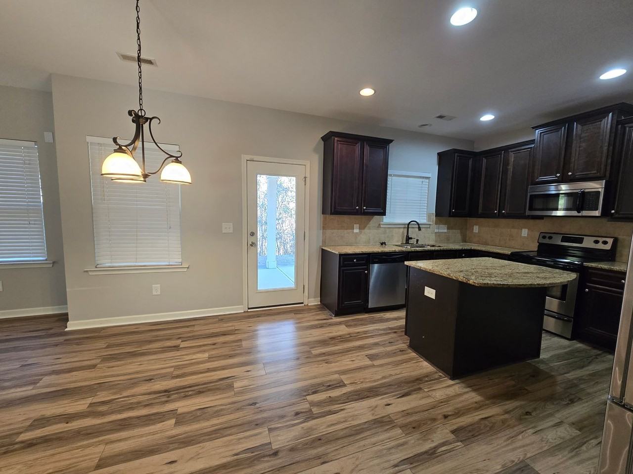 156 Salisbury Ln - Photo 5 of 16