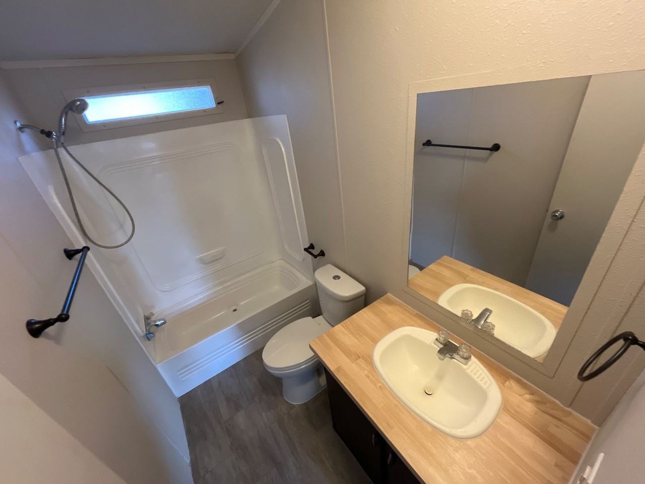 210 N Walnut St - Photo 4 of 20