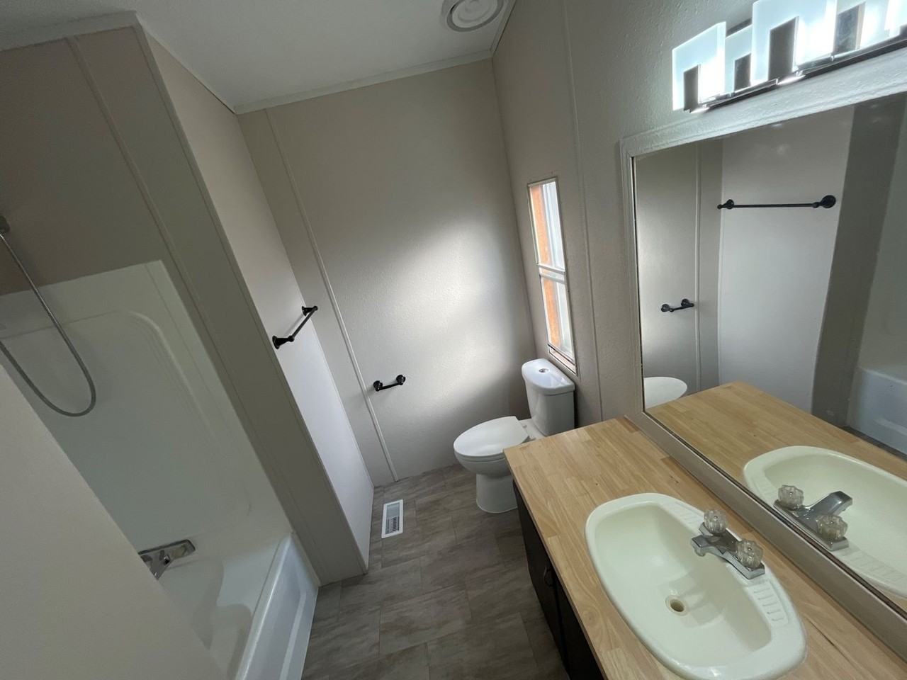 210 N Walnut St - Photo 6 of 20