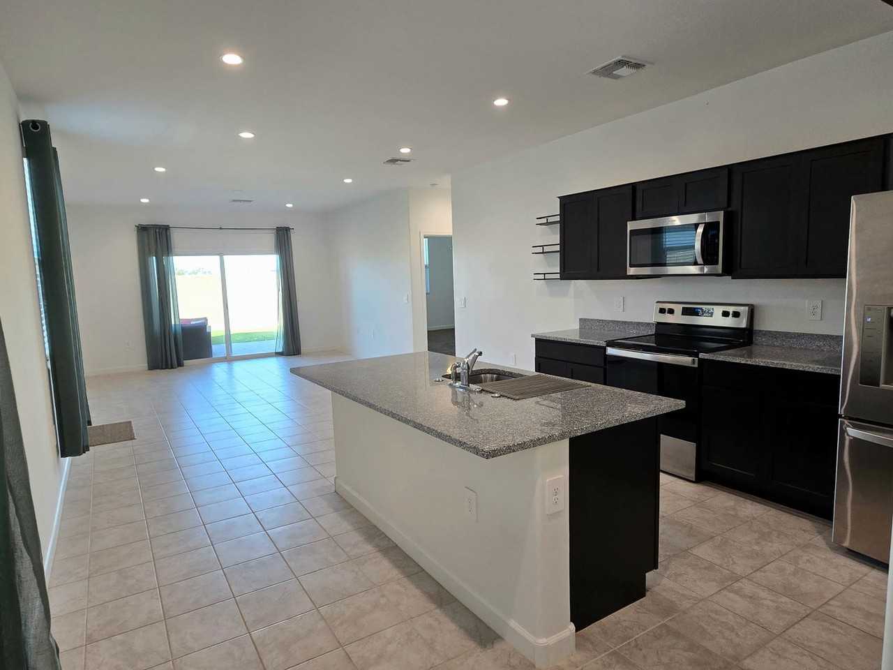 3226 W Stanton Ave - Photo 3 of 33