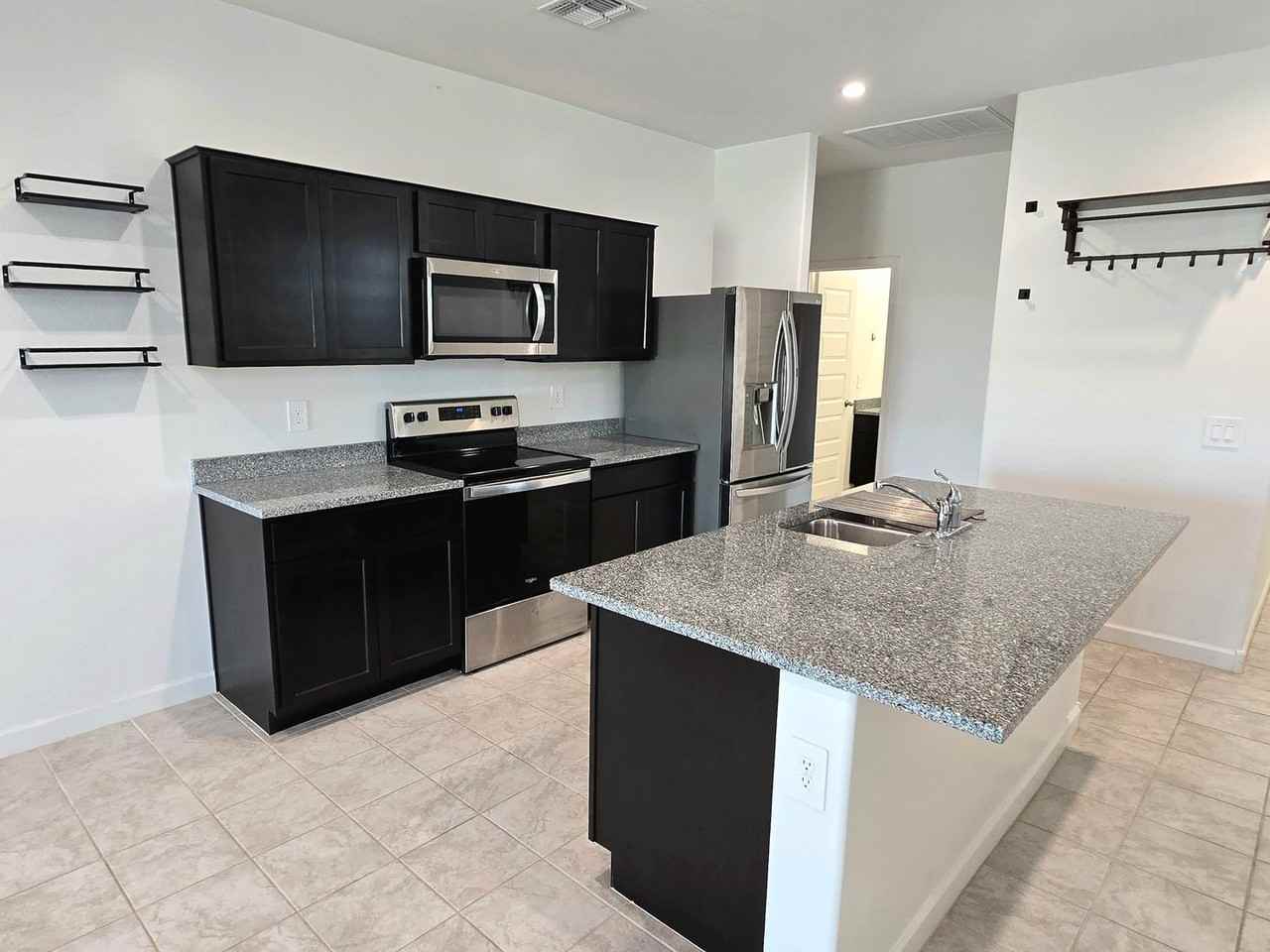 3226 W Stanton Ave - Photo 7 of 33