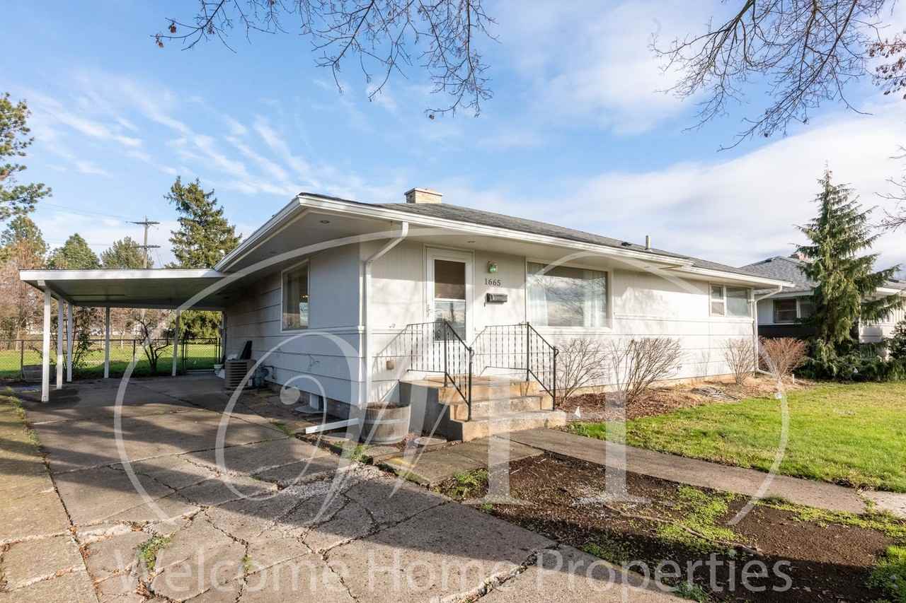 1665 University Dr - Photo 3 of 50