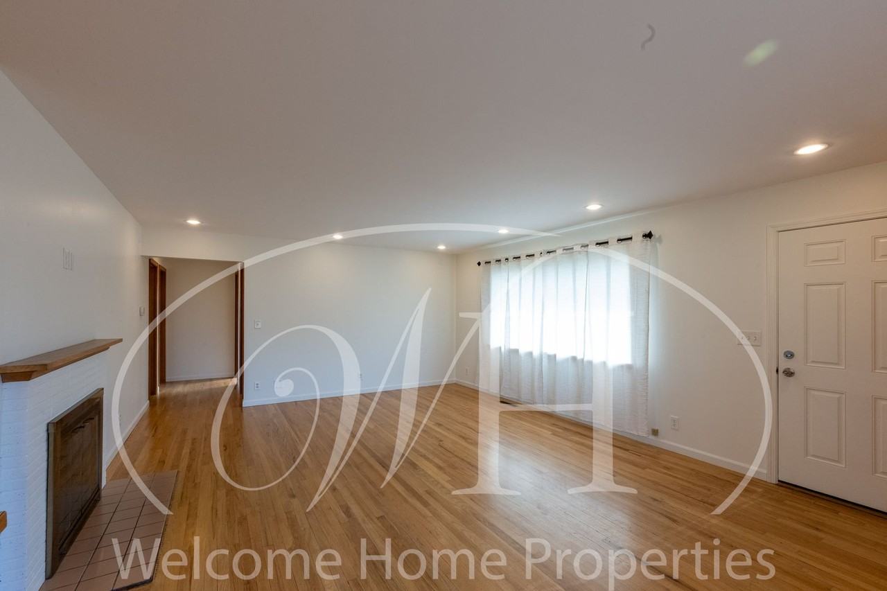 1665 University Dr - Photo 7 of 50