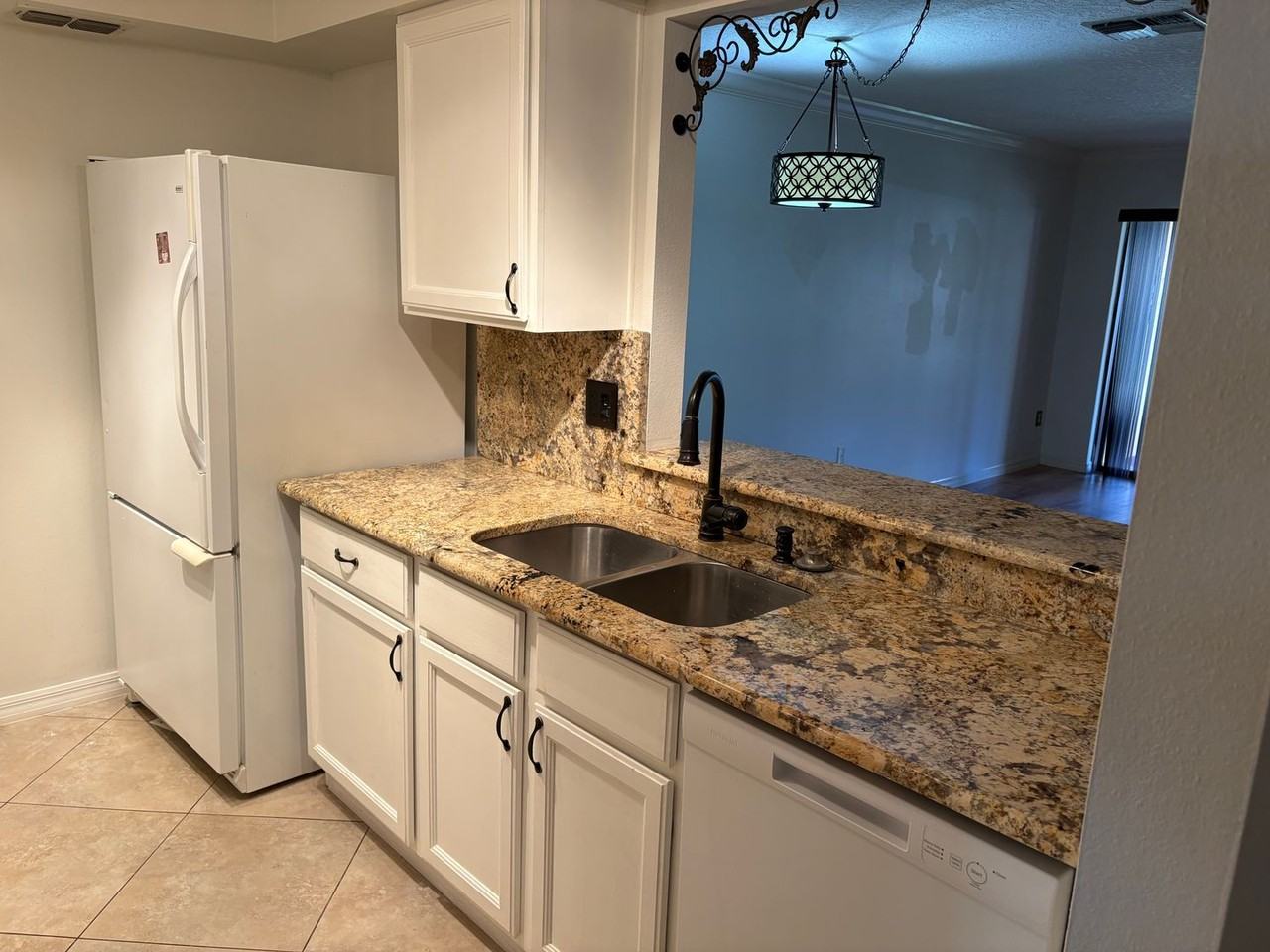 451 Club Dr - Photo 5 of 20