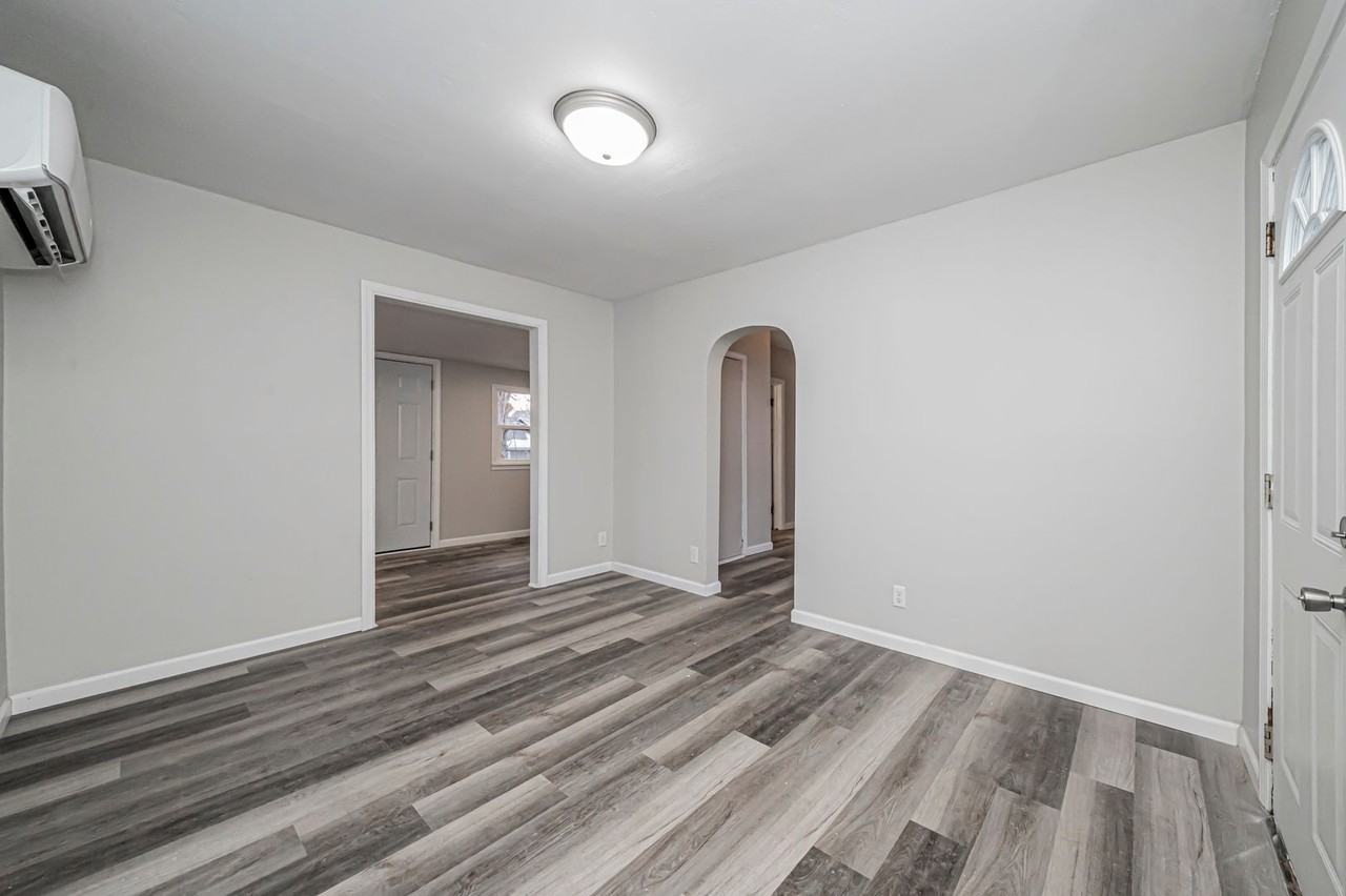 417 S Madison St - Photo 4 of 14