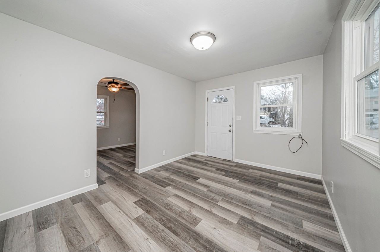 417 S Madison St - Photo 5 of 14