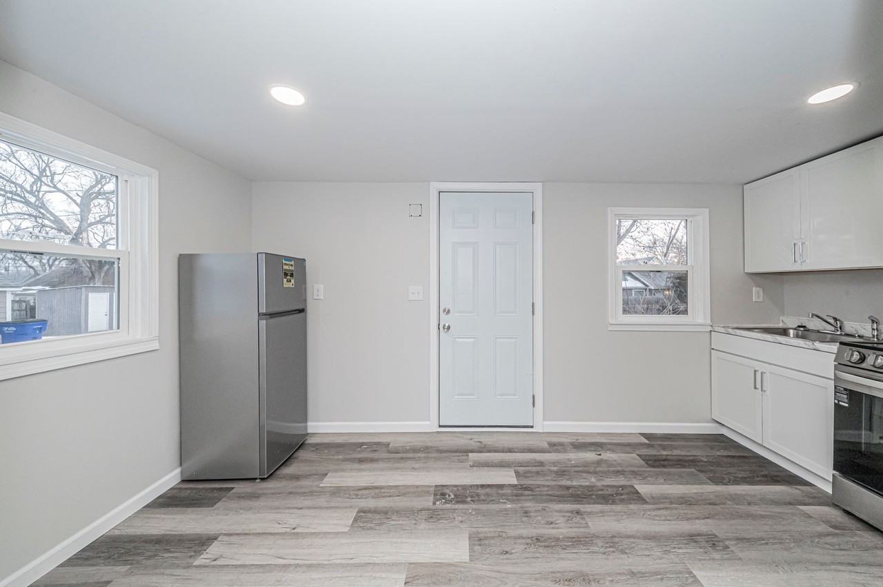 417 S Madison St - Photo 6 of 14