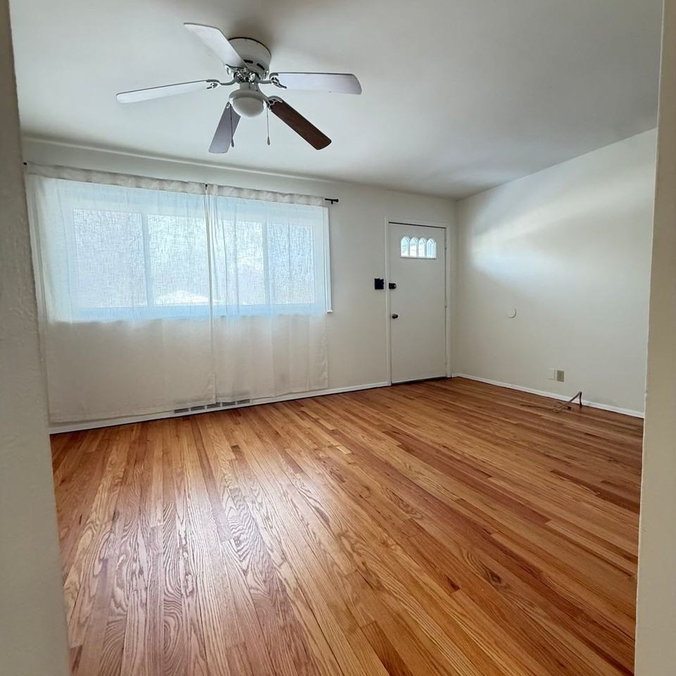 470 Hundley Dr - Photo 2 of 24