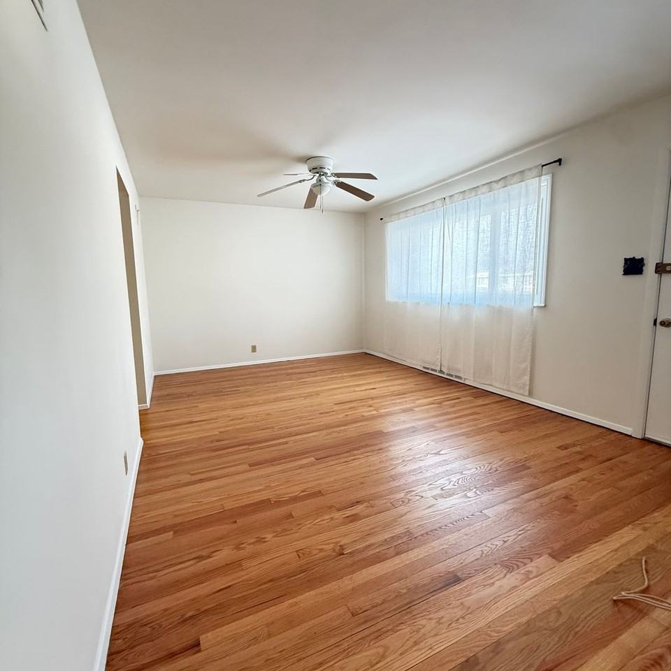 470 Hundley Dr - Photo 3 of 24