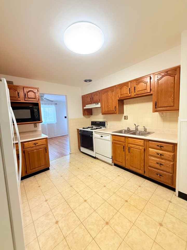 470 Hundley Dr - Photo 5 of 24