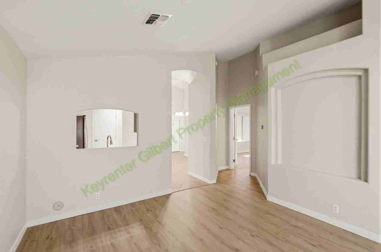 801 E Vaughn Ave - Photo 6 of 29