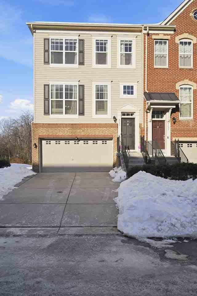 9052 Isabel Ln - Photo 2 of 37