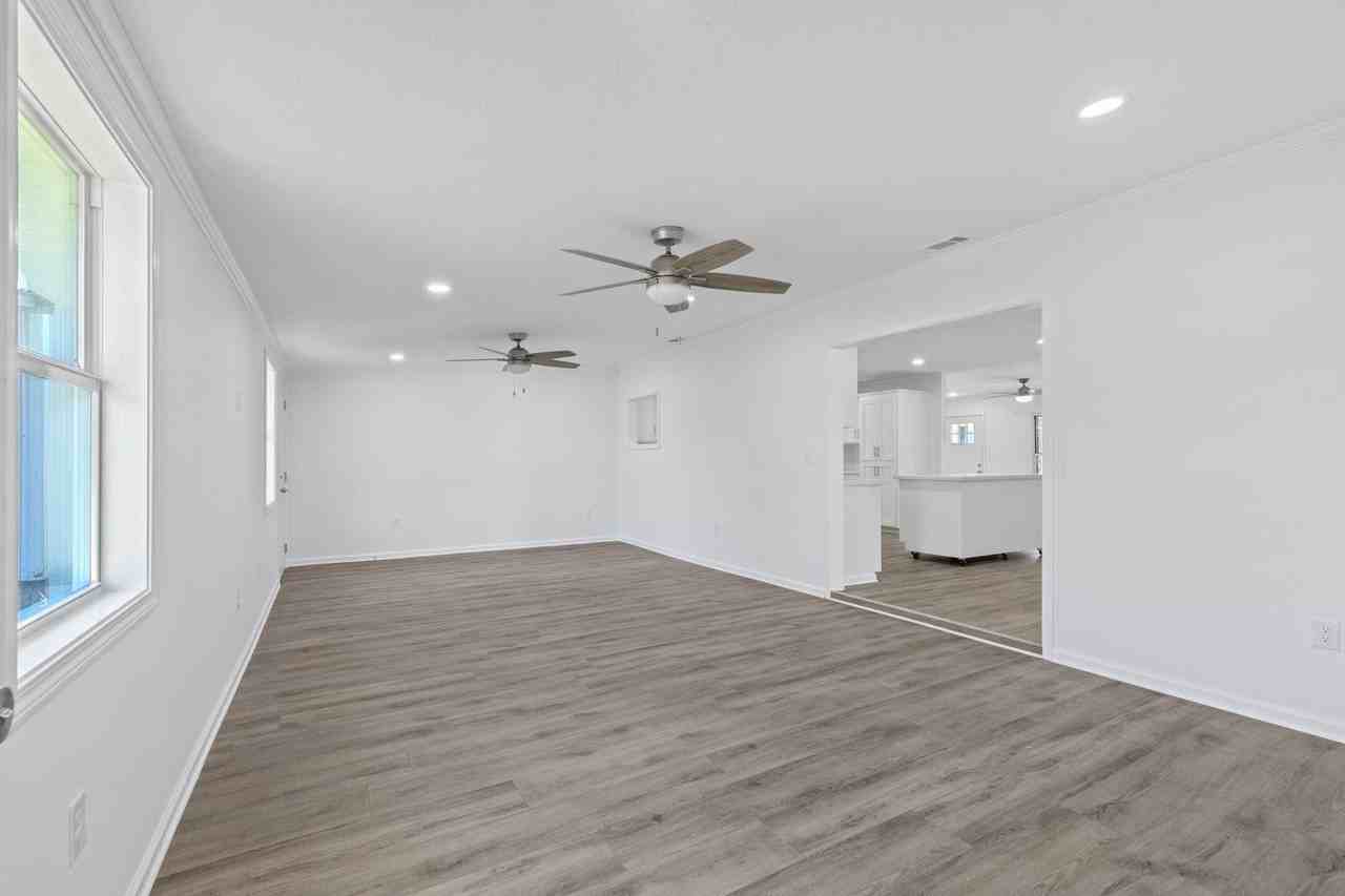 119 Madison St - Photo 4 of 15