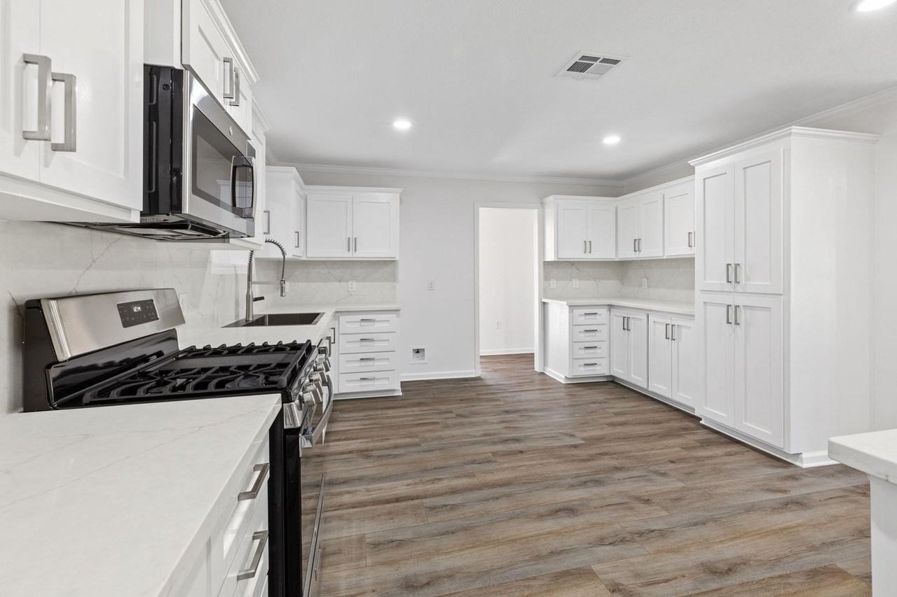 119 Madison St - Photo 6 of 15