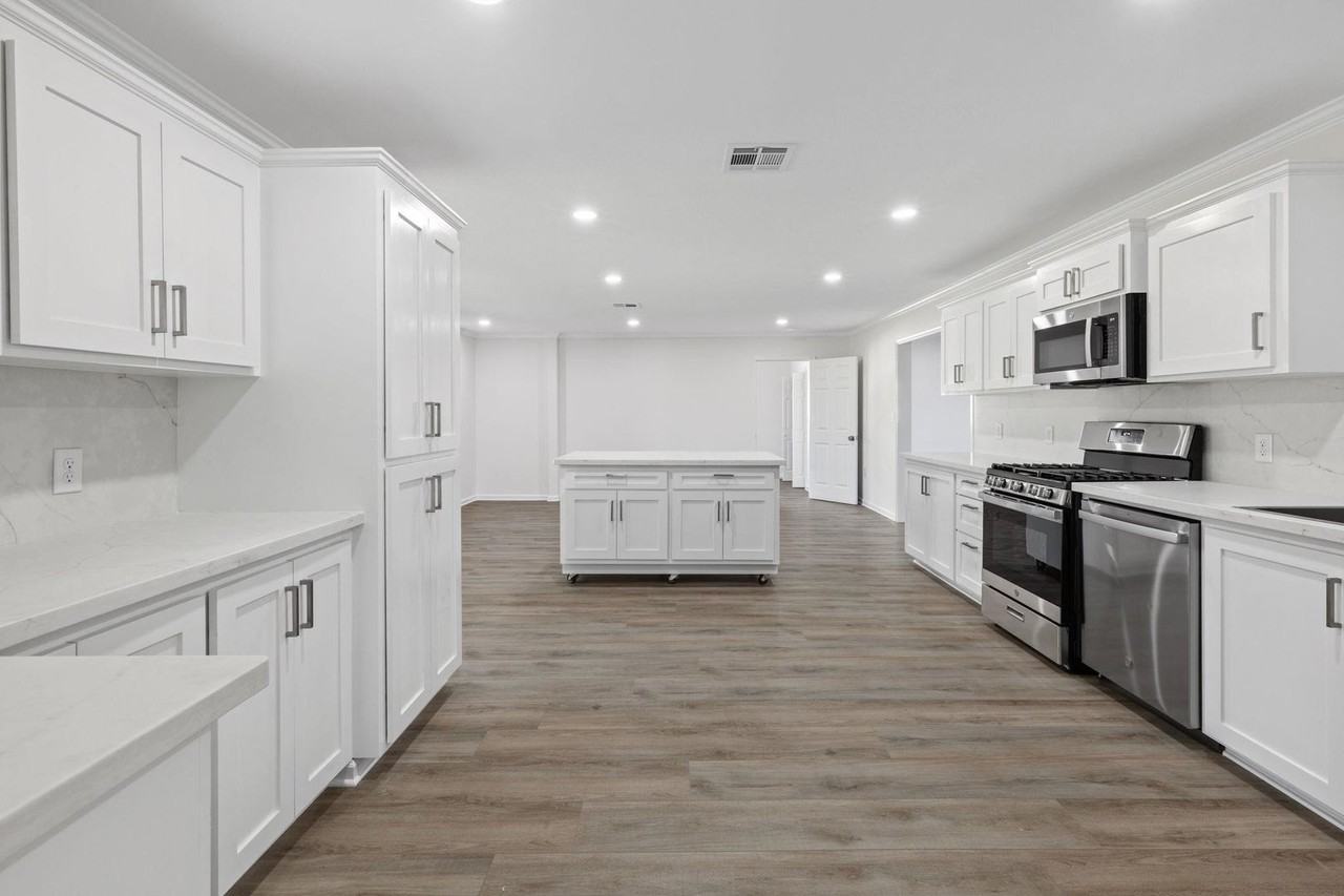 119 Madison St - Photo 7 of 15