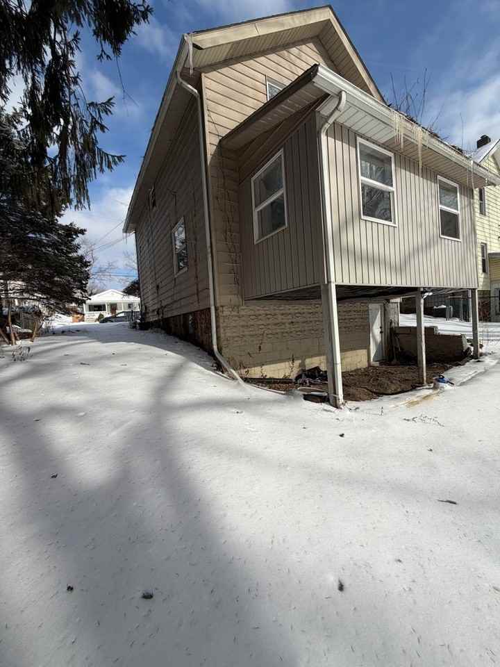 1042 Columbus Ave - Photo 3 of 18