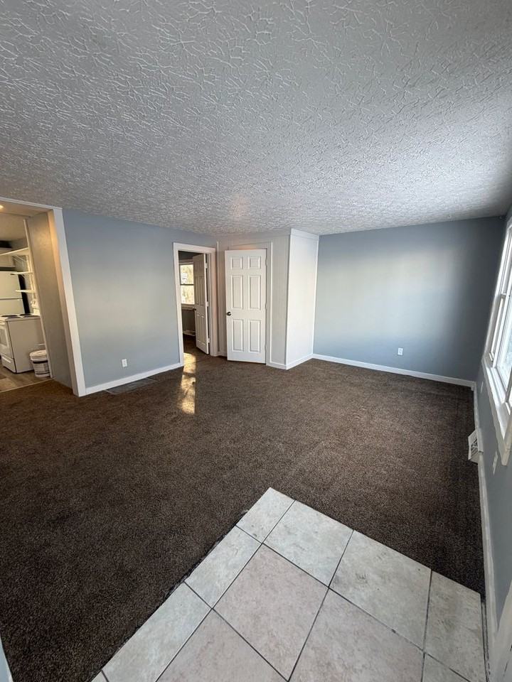 1042 Columbus Ave - Photo 6 of 18