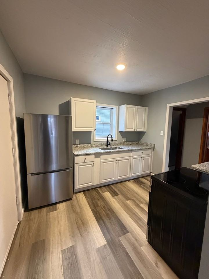 547 Lindell St - Photo 4 of 15