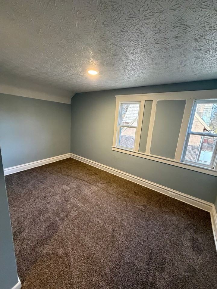 547 Lindell St - Photo 7 of 15