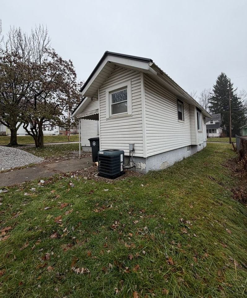 847 Baird St - Photo 2 of 15