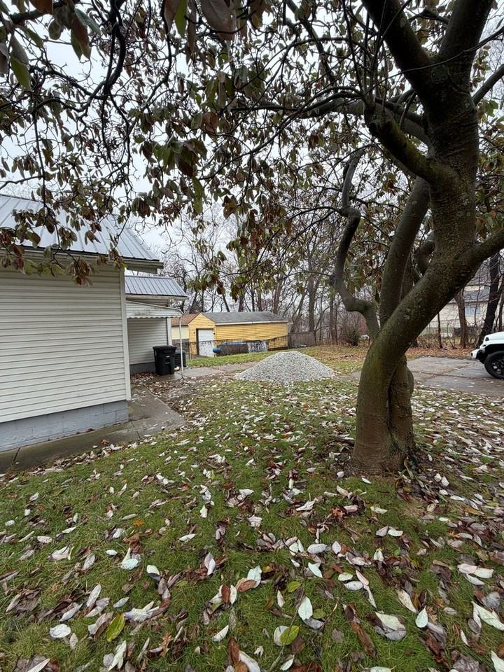 847 Baird St - Photo 3 of 15