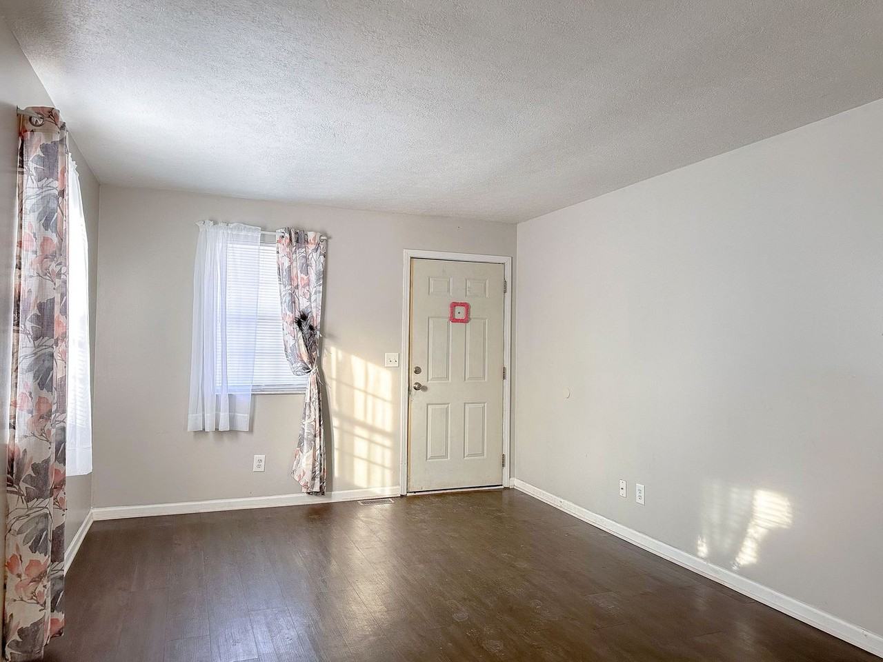 1340 S Elizabeth St - Photo 2 of 21