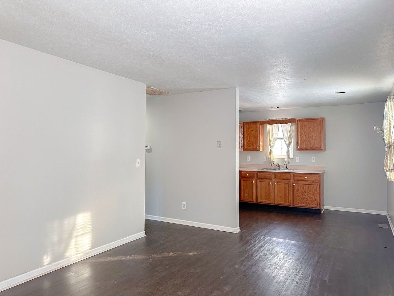 1340 S Elizabeth St - Photo 4 of 21