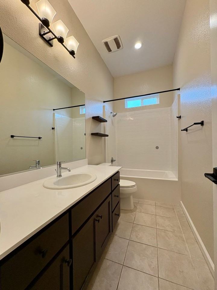 202 Wynn St - Photo 3 of 18