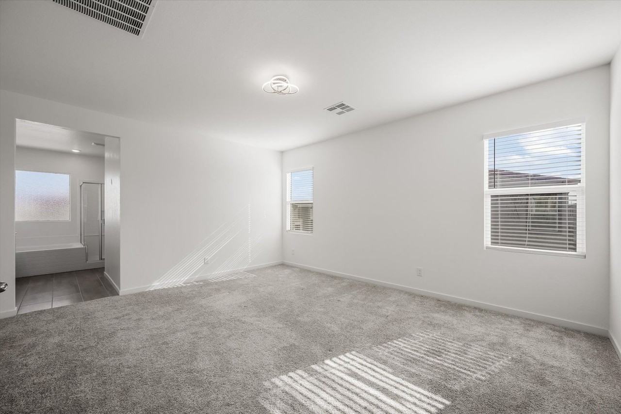 8327 Aurora Ridge Ave - Photo 5 of 48