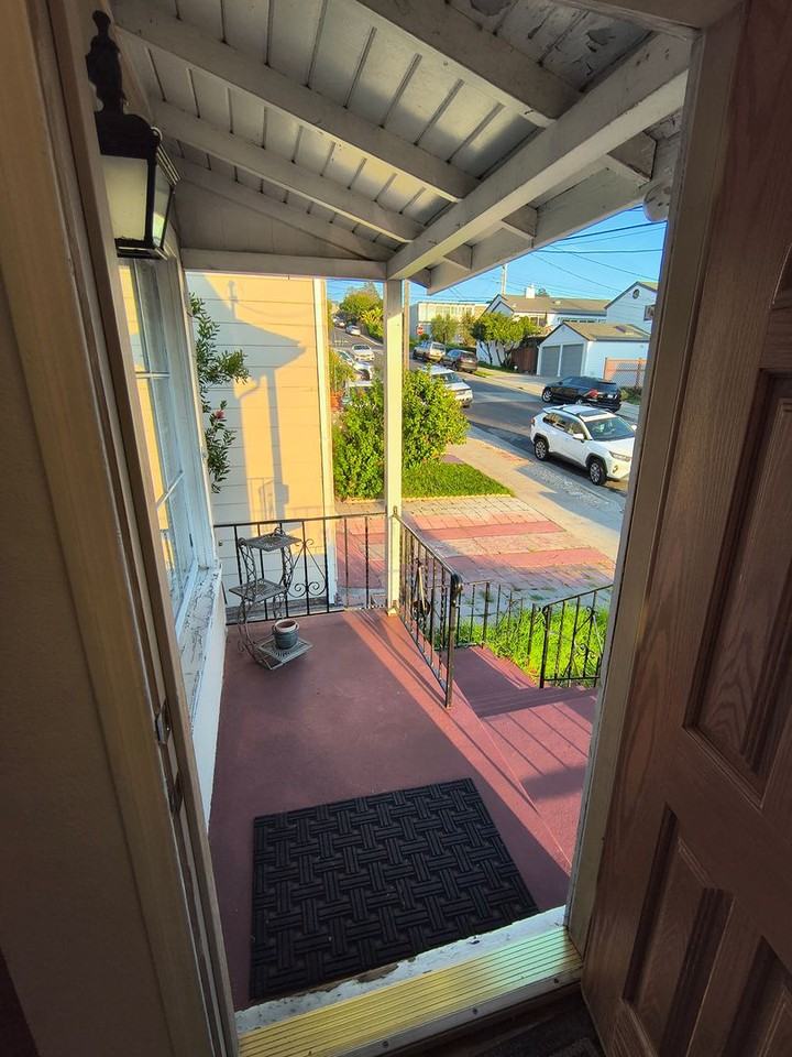 715 Washington Ave - Photo 3 of 30