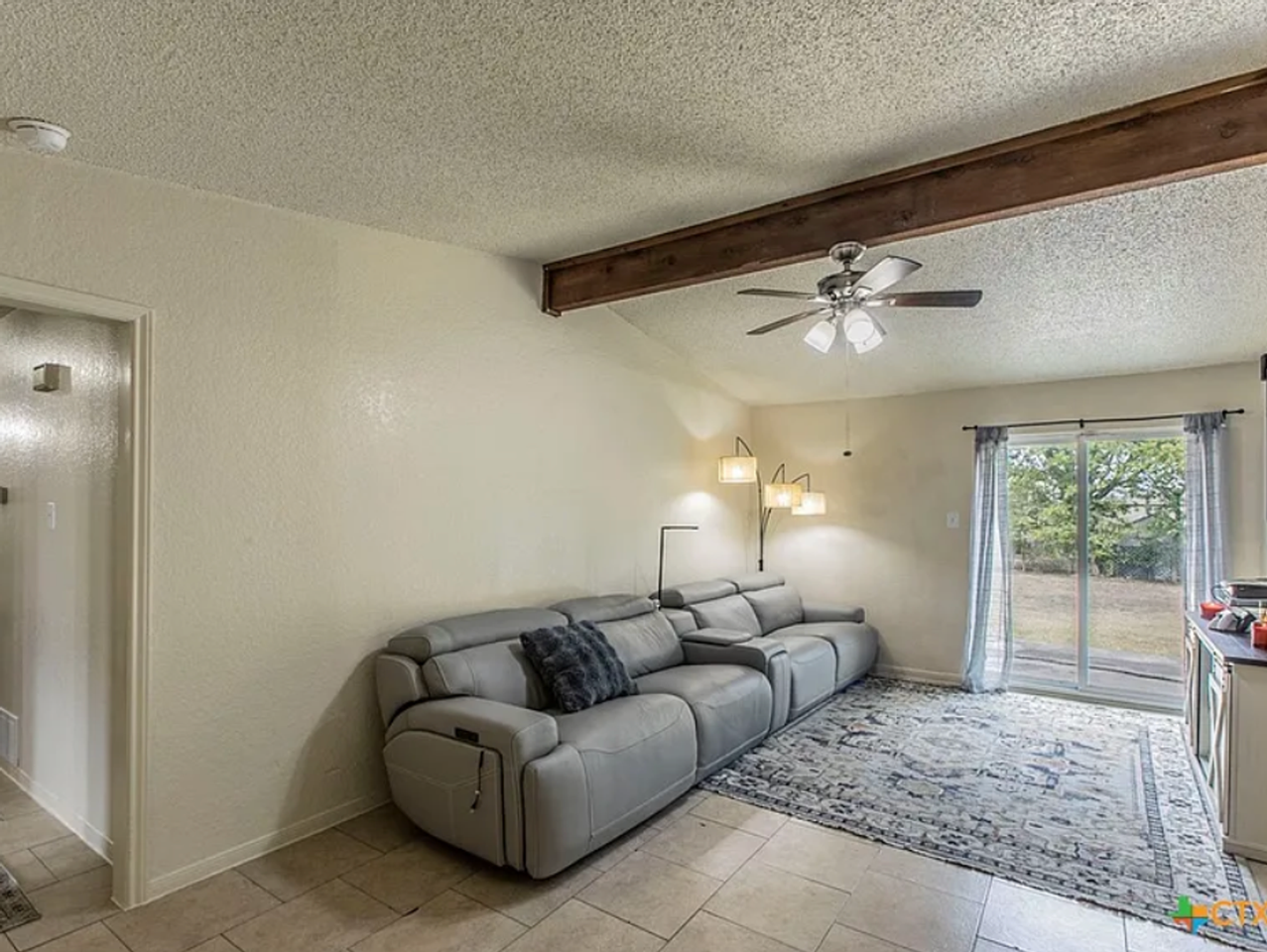 211 W Robin Ln - Photo 2 of 14