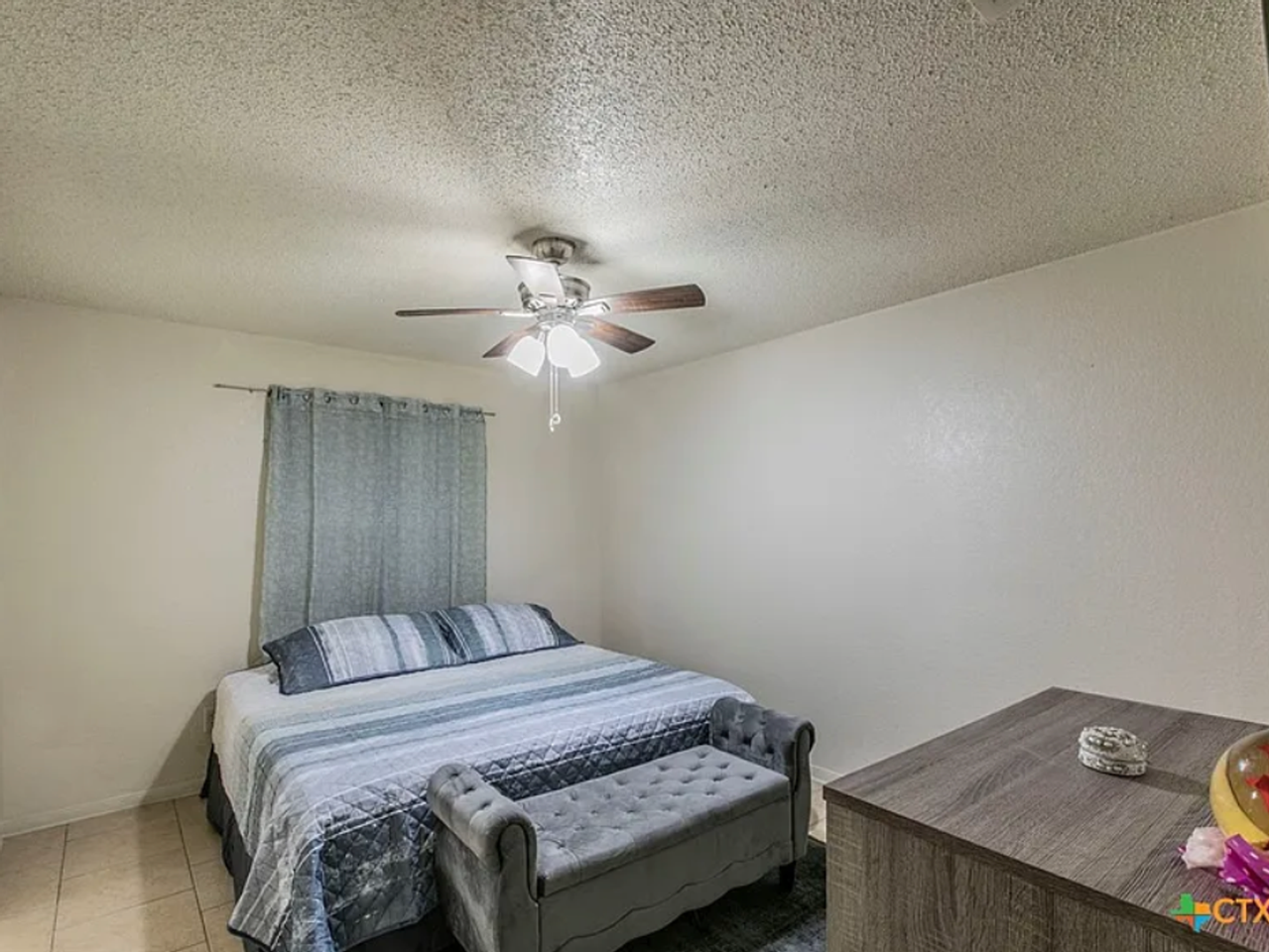 211 W Robin Ln - Photo 7 of 14