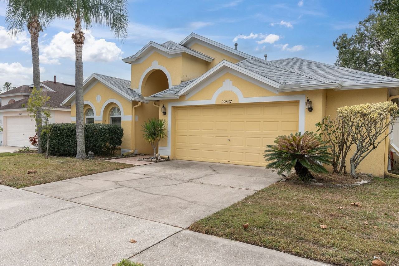 22537 Roderick Dr - Photo 2 of 20