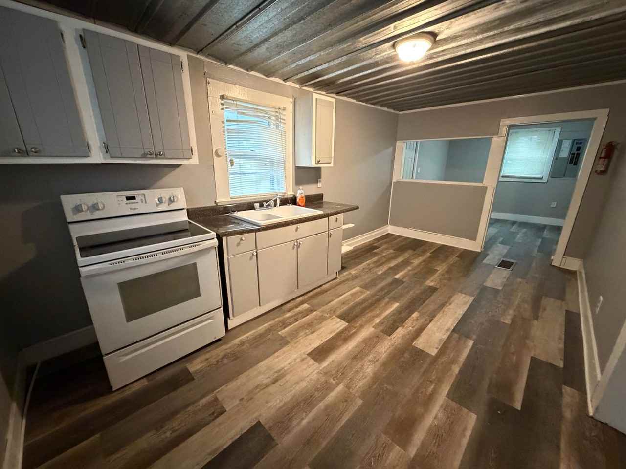 449 Wax Rd Se - Photo 3 of 12