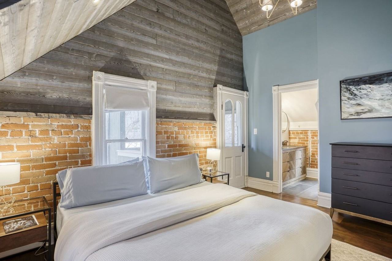 2032 N Ogden St - Photo 4 of 28