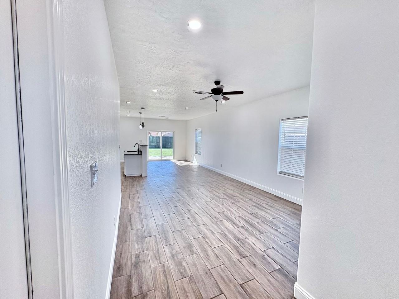 1207 W Avenue P - Photo 2 of 12