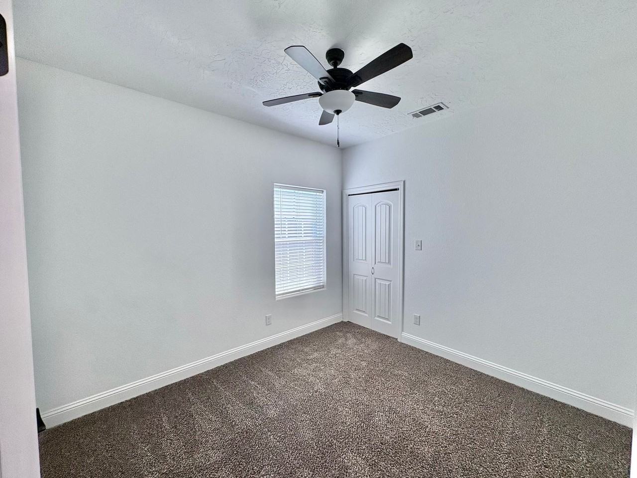 1207 W Avenue P - Photo 5 of 12