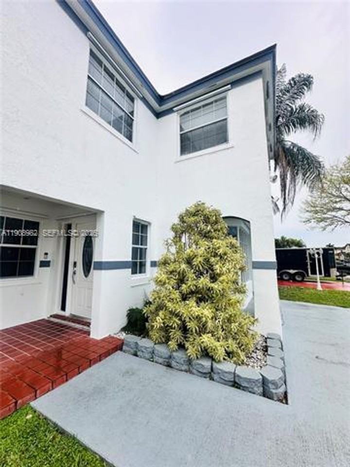 16215 Sw 139th Ct #0 - Photo 3 of 40