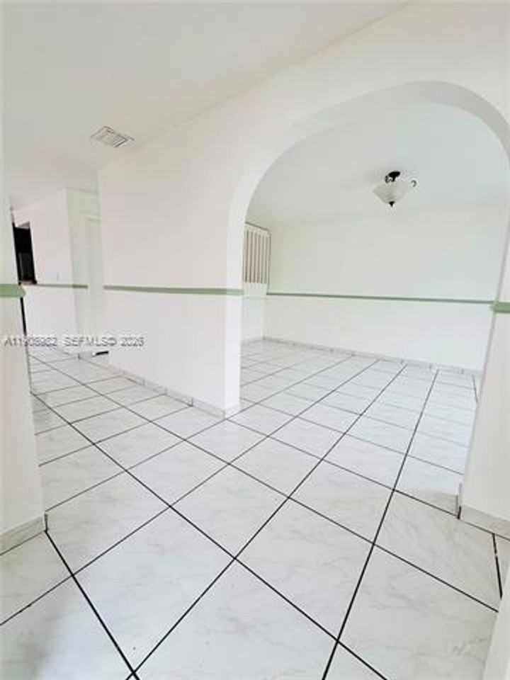 16215 Sw 139th Ct #0 - Photo 5 of 40