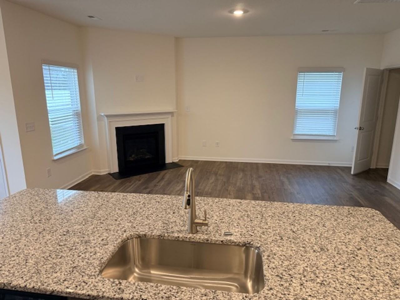 1461 Newbury Ln - Photo 5 of 27